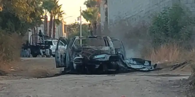 Camioneta-calcinada-en-la-Limita