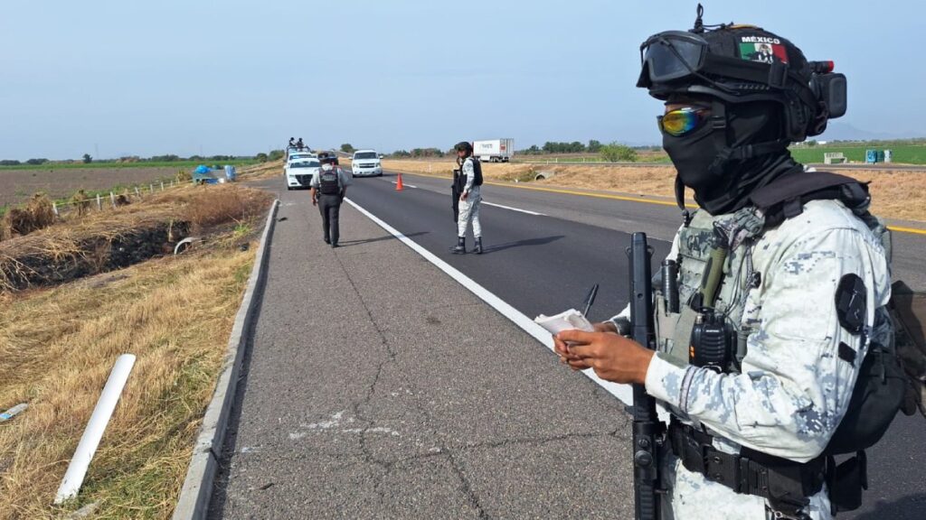 localizan-a-hombre-ejecutado-autopista-benito-juarez-sentado-en-banca (1)