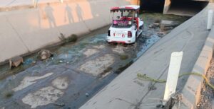 pulmonia-cae-a-canal-pluvial-en-mazatlan