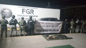 aseguran-vehiculo-blindado-con-un-arma-larga