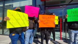 manifestacion-familiares-motociclista-atropellado-los-mochis-agencia-automotirz-1