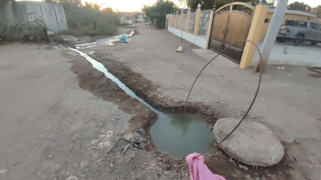 Aguas-negras-en-San-Miguel-Zapotitlan-Ahome-10