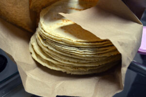 Tortillas_de_maiz_blanco_(México)_01