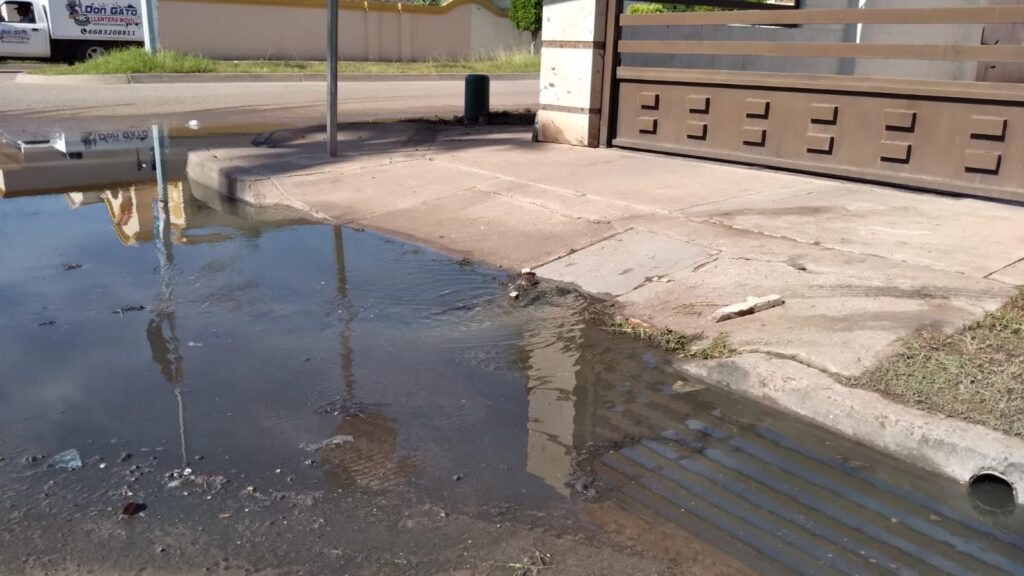 drenajes-quedan-colapsados-tras-inundacion-en-los-mochis-16343271640